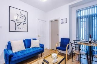 3 BR House | Sleeps 7 | Free Parking | Fast Wi-Fi - 2