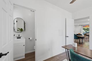 Depot Town 2BR Townhouse - Workspace and Sleep 4 - 2