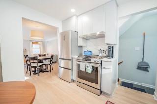 Charming 2BR Retreat by Kenny Park & Lakes - 7
