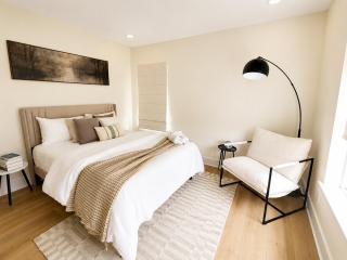 Muse Atelier 3BR House Near Museums & Midtown Houston - 9