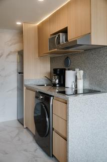 Praga Suites 8 Stylish 1BR Fast WiFi Great Light - 7