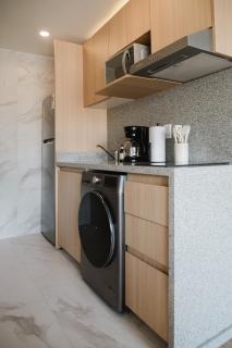 Praga Suites 10 King Bed, Fast WiFi & Comfort - 8