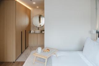 Praga Suites 10 King Bed, Fast WiFi & Comfort - 5