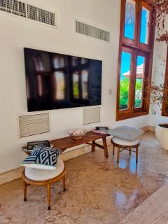 Las Palmas Luxury Golf Villa 4-BR Getaway - 6