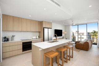 Ocean-View 3-Bed Apartment at Kings Beach - 4