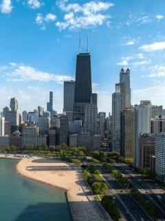 Cozy 1BR Near Loyola University, Fast WiFi, Walk to Dining & Transit - 5
