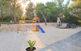 Beautiful Apartment In Pridraga With Wifi - 8