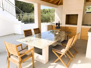Seaside family friendly house with a swimming pool Cove Slatina, Korcula - 23711 - 1