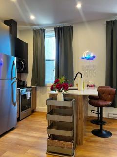 Forest Breeze - Studio Downtown with King Bed Unit 409 - 7