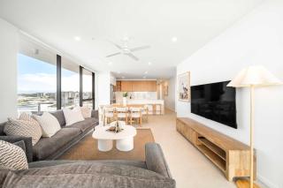 St Clair Luxury Lake Kawana Living - 8