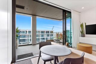 Sleek Modern Studio with Balcony by Zodiak Stays - 1