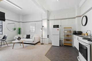 Lovely 1-Bedroom Unit in CBD by Zodiak Stays - 6