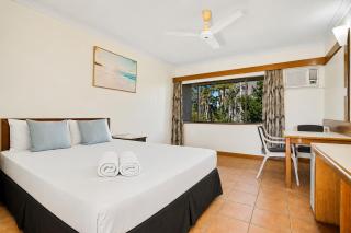 The Reef Motel - 8