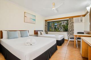 The Reef Motel - 7