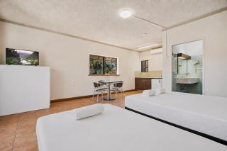 The Reef Motel - 3