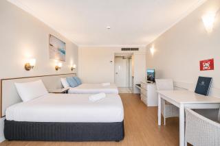 The Oceanfront - Cairns - 7