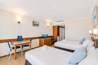 The Oceanfront - Cairns - 9