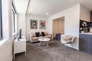 Beautiful 2BR Unit next to Myers Park Zodiak Stays - 8