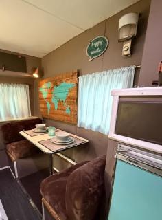 Cozy Vintage Camper, the Tealy Wheely - 7