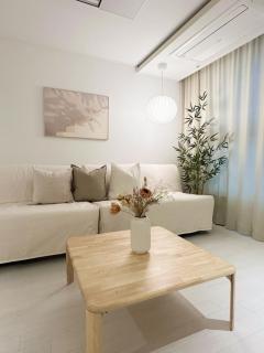 Spacious 2BR 3BR Suite Near Hongdae Free Parking - 8
