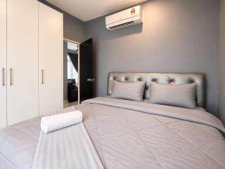 Twin Galaxy Residence w Balcony nr KSL by Ourstay - 7
