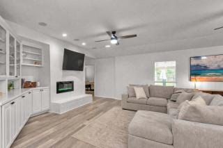 Boat House - Steps to Boat Ramp, Grill & 1 Mile to Beach - 7