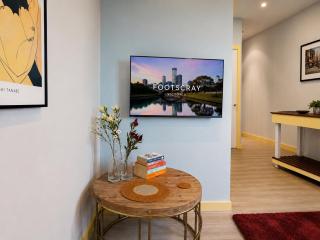 Serenity Cloud Apartment in Vibrant Footscray - 7