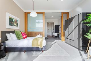 Lovely Bright Apt with Pool and Gym by Zodiak Stays - 3