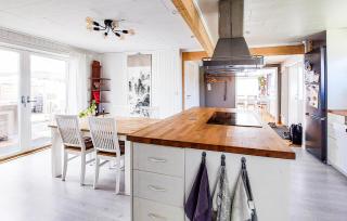 4 Bedroom Cozy Home In Mellbystrand - 4