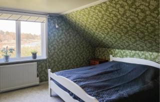 Awesome Home In Lärbro With House Sea View - 1