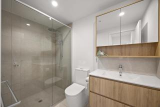 Poolside 2-Bed Apartment at Lake Kawana - 3