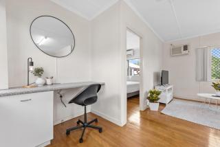 Quiet & Leafy 1BR Apt with Parking, Balcony & Wi-Fi - 2