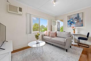 Quiet & Leafy 1BR Apt with Parking, Balcony & Wi-Fi - 0