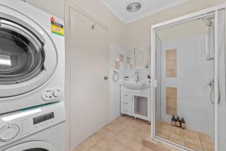 Quiet & Leafy 1BR Apt with Parking, Balcony & Wi-Fi - 1