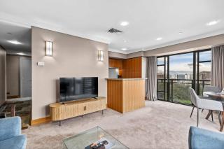 Central 1BR Apt with Sky Tower Views Zodiak Stays - 8