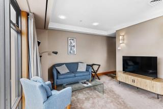 Central 1BR Apt with Sky Tower Views Zodiak Stays - 1