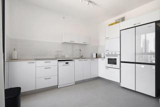Coastal 4BR Apt l Balcony & Mamad -Bldg Renovation - 7