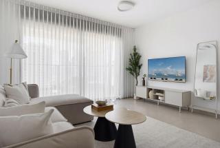 Coastal 4BR Apt l Balcony & Mamad -Bldg Renovation - 3