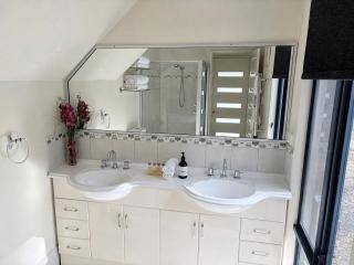 2 Bedroom Cabin Farm Retreat - 3