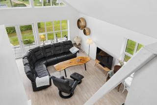 Scenic Holiday Home Close To The Water - 6