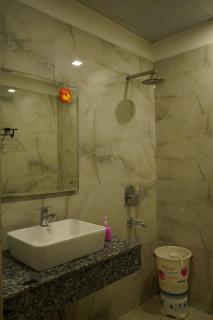 Hotel Laxmi high - Laxmi Nagar Gate 5 - 6