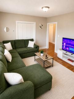 Cozy 2BR Near Tufts Sleep 5 - 0