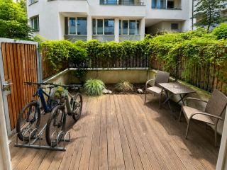 Quiet Courtyard and Parking - 7
