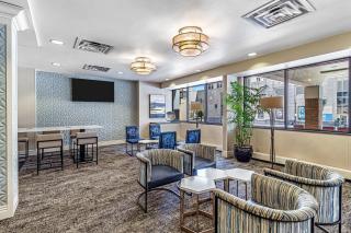 DoubleTree by Hilton Milwaukee Downtown - 9