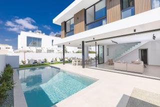New 4 bedroom villa with pool, 100 Meters from the beach - 9