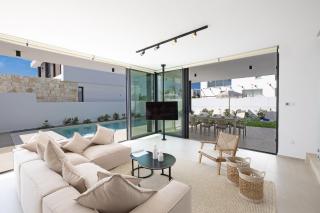 New 4 bedroom villa with pool, 100 Meters from the beach - 2