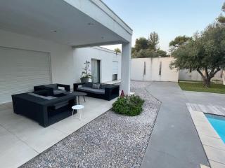 Villa Les Vautes - Art de vivre à la provençale, grande piscine, parking couvert, prise electrique voiture - 1