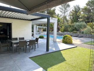 Villa Les Vautes - Art de vivre à la provençale, grande piscine, parking couvert, prise electrique voiture - 2