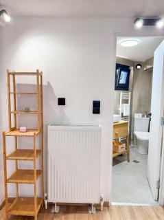 Martiou Urban Metro Loft w Private Entrance 2 min to Metro - 8