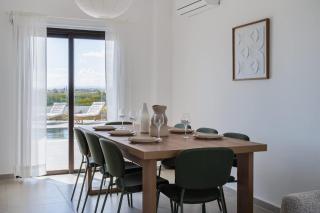 3BR Villa With Amazing Sea View And Pool - 3